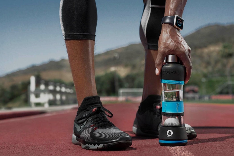 sports water bottle, hydration bottle, fitness water bottle, workout bottle, athletic water bottle, tracking water bottle, brand awareness, product launch, outdoor, lifestyle, energetic, bold, blue, black, red